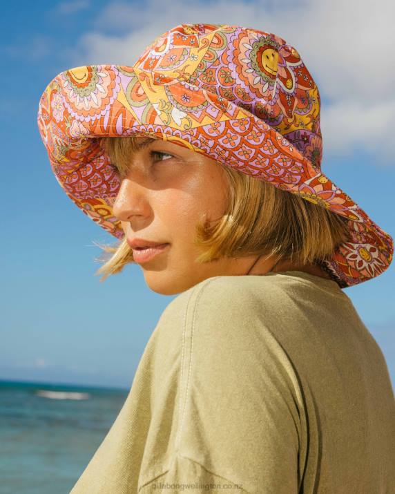 Women MultiBillabong x Smiley Bucket Hat 80P82474